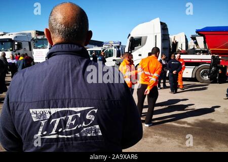 TARANTO EX ILVA PROTEST THIS MORNING OF THE COMPANIES OF THE INDACTO AND THE BLOCKING OF THE ORDERS (SAVERIO DE GIGLIO/Fotogramma, MILAN - 2019-11-18) p.s. la foto e' utilizzabile nel rispetto del contesto in cui e' stata scattata, e senza intento diffamatorio del decoro delle persone rappresentate Stock Photo