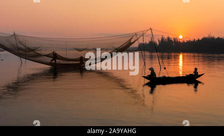 Stationary Lift Net Fishing Trap at Cua Dai Beach, Hoi An, Vietnam Stock  Photo - Alamy