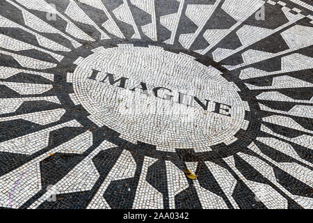 Imagine circular pathway mosaic, Strawberry Fields memorial, Central Park, Manhattan, New York, USA Stock Photo