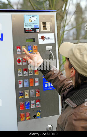 cigarette automat Zigarettenautomat Zigaretten Automat Machine Cigarettes Stock Photo