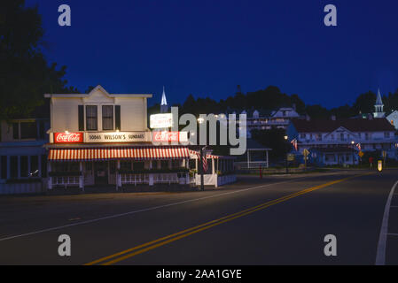 Famous Wilson's Restaurant and Ice Cream Parlor lit up in the evening, in Door County community of Ephriam, Wisconsin, USA Stock Photo