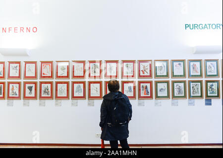 Prague, Czech Republic. 18th Nov, 2019. A woman admires art works during the exhibition.Central Gallery presents chronological exhibitions of Spanish artist Salvador Dali and American pop art master Andy Warhol. Both artists are among the biggest art influences in the art world. Credit: SOPA Images Limited/Alamy Live News Stock Photo