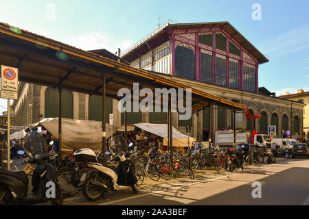 View of Central Market Square with the old cast iron shelter and the building that houses the Central Market of San Lorenzo, Florence, Tuscany, Italy Stock Photo