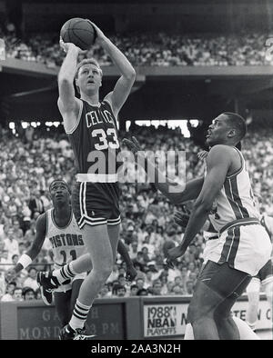 Larry bird hi-res stock photography and images - Alamy