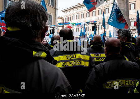 Rome, Italy. 19th Nov, 2019. ROME, ITALY - NOVEMBER 19.Demonstration in Piazza Montecitorio of the Fire Brigade with the trade unions Conapo . they ask for more resources to guarantee rights, wages and safeguards to the Vigil del Fuoco in the Budget law. This in a nutshell the claim to the basis of the unitary mobilization day, Conapo. promoted b of the Fire Department and which today saw a massive participation in the garrison in Piazza Montecitorio in Rome. on November 19, 2019 in Rome, Italy (Photo by Andrea Ronchini/Pacific Press) Credit: Pacific Press Agency/Alamy Live News Stock Photo