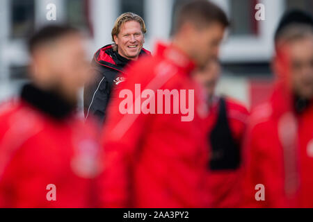 Cologne, Germany. 19th Nov, 2019. Soccer: Bundesliga, Training 1st FC Cologne, Geißbockheim. Markus Gisdol, new trainer, leads his first training. Credit: Rolf Vennenbernd/dpa/Alamy Live News Stock Photo