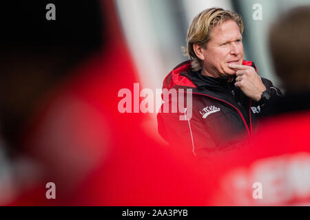 Cologne, Germany. 19th Nov, 2019. Soccer: Bundesliga, Training 1st FC Cologne, Geißbockheim. Markus Gisdol, new trainer, leads his first training. Credit: Rolf Vennenbernd/dpa/Alamy Live News Stock Photo