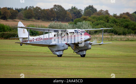 DH-89A Dragon Rapide 6 G-AGSH landing at Old Warden Aerodrome, Bedfordshire Stock Photo