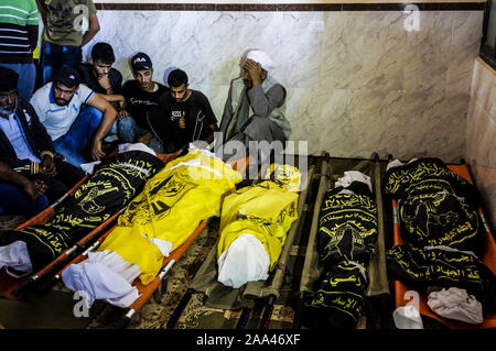 November 14, 2019, Gaza City, The Gaza Strip, Palestine: Palestinian mourners carry out the bodies of Rasmi Abu Malhous and seven members of his family who were killed in overnight Israeli missile strikes that targeted their house, during their funeral at a mosque in Deir al-Balah, central Gaza Strip, Thursday, Nov. 14, 2019. (Credit Image: © Mahmoud Issa/Quds Net News via ZUMA Wire) Stock Photo