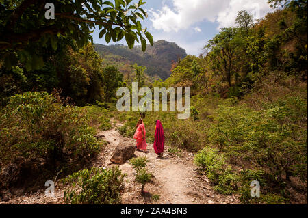 Indian womans in traditional saris at Kundal Village on Nandhour Valley, where Jim Corbett spent a night on this deep ravine, Uttarakhand, India Stock Photo