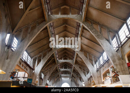 Ceiling and roof construction of the Wroclaw market hall. At its construction the hall was renowend for its concrete trusses. Wroclaw, Poland. Stock Photo
