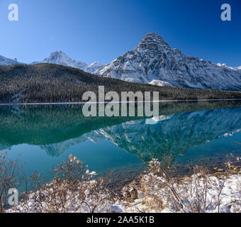 Scenic view of the Waterfowl lakes with the surrounding mountains on the Icefields Parkway in Banff National Park, Alberta, Canada Stock Photo