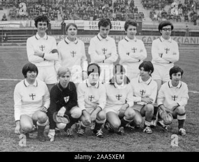 Standing L to R - Maria Grazia Gerwien (2nd)  Standing L to R - Maura Fabbri (4th)  A.C.F. Genova 1968 footballers Stock Photo