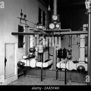 Industries of War - Chewing Gum - WRIGLEY FACTORY Conditioning systems where all air is washed and conditioned before it passes to storage and wrapping depts ca. 1917-1918 Stock Photo