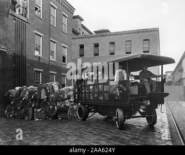 Industries of War - Cloth - Cotton Pickers - MANUFACTURING COTTON CLOTH AT AMOSKEAG Manufacturing CO. PLANT, MANCHESTER, New Hampshire. Cotton bales being delivered to picker rooms by auto trucks Stock Photo