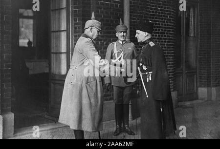 When Germany faced defeat. Last crown council at Spa, Belgium, when it was decided that Germany must ask for peace. Left to right General Von Hindenburg, General Kruber and the Hetman of Ukraine ca. 1918 Stock Photo