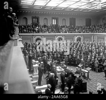 New Speaker of the House sworn in. The new Speaker of the House, Rep. Nicholas Longworth, Republican from Ohio, being sworn in at the opening of the 69th Congress, Dec. 4th. Mr. Longworth can be seen at the extreme left in the photograph Stock Photo