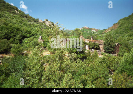 Héric, a tiny hamlet in the Monts de l'Espinouse, Hérault, Occitanie, France, almost swallowed in vegetation Stock Photo