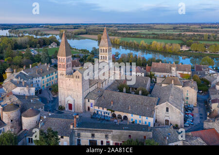 France, Saone et Loire, Tournus, Saint Philibert abbatial church and Saone river (aerial view) // France, Saône-et-Loire (71), Tournus, église abbatia Stock Photo