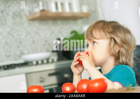 Kind kocht mit Stock Photo