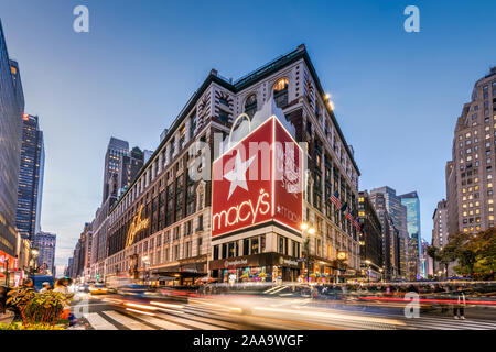 Macy's department store, Herald Square, Manhattan, New York, USA Stock Photo
