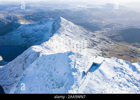 Snowdon Summit, Gwynedd, Wales, UK. 10th November 2019. Walkers brave the ice and snow to reach the summit of Snowdon in North Wales. Stock Photo