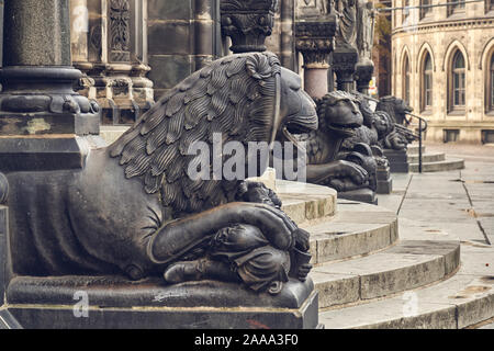 lion statues near the historical building Stock Photo