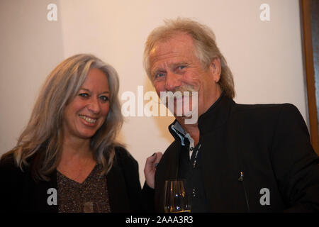 Bonn, Deutschland. 19th Nov, 2019. Henning KRAUTMACHER, singer, musician, de Hoehner, with wife Anke, award of the Walter Scheel Prize, 5th Walter Scheel Prize on 19.11.2019 in the Villa Hammerschmidt in Bonn, | usage worldwide Credit: dpa/Alamy Live News Stock Photo