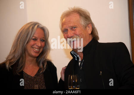 Bonn, Deutschland. 19th Nov, 2019. Henning KRAUTMACHER, singer, musician, de Hoehner, with wife Anke, award of the Walter Scheel Prize, 5th Walter Scheel Prize on 19.11.2019 in the Villa Hammerschmidt in Bonn, | usage worldwide Credit: dpa/Alamy Live News Stock Photo