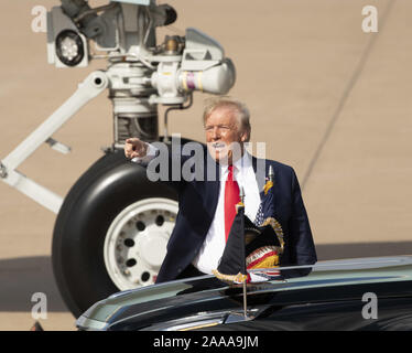 Austin, Texas, USA. 20th Nov, 2019. Austin, Texas Nov. 20, 2019: U.S. President Donald Trump arrives in Austin for a visit to Apple Computers manufacturing hosted by CEO Tim Cook. Trump is touting U.S.-based manufacturing as he considers additional tarriffs on Chinese goods imported to the U.S. Credit: Bob Daemmrich/ZUMA Wire/Alamy Live News Stock Photo