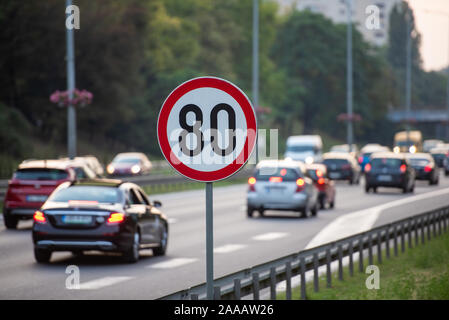 80km/h Speed limit sign a highway full of cars Stock Photo