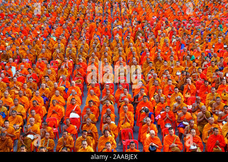 Bangkok Ratchaprasong, Mass Alms Giving Ceremony (12600 Monks) Stock Photo