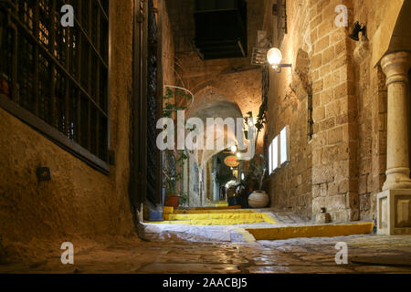 Tel Aviv, Israel. 14th May, 2018. View into one of the winding alleys of Jaffa. The port city has existed since ancient times. Tel Aviv, founded in 1909, was originally a suburb of Jaffa. Both cities were united in 1950 to form Tel Aviv-Jaffa today. Credit: Stephan Schulz/dpa-Zentralbild/ZB/dpa/Alamy Live News Stock Photo