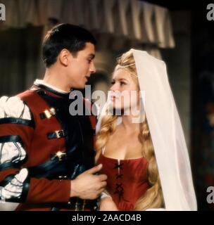 ALAIN DELON and BRIGITTE BARDOT in FAMOUS LOVE AFFAIRS (1961) -Original title: LES AMOURS CELEBRES-, directed by MICHEL BOISROND. Credit: GENERALE EUROPEENNE DE FILMS / Album Stock Photo