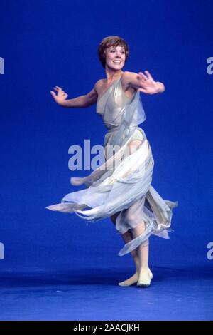 JULIE ANDREWS HOUR (TV), 1972-3, Julie Andrews Stock Photo - Alamy