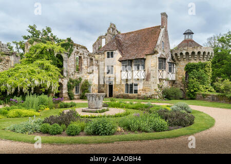 scotney-castle-and-garden-