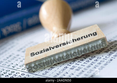 Stempel mit Aufschrift Sozialversicherung auf einer Gehaltsabrechnung Stock Photo