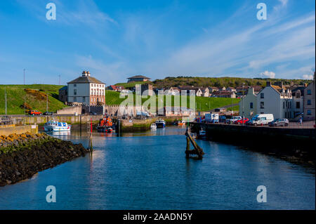 The harbour at Eyemouth with Gunsgreen House overlooking harbour Stock Photo