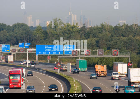 Autobahn A3 auf Höhe Rodgau, im Hintergrund die Skyline von Frankfurt am Main Stock Photo