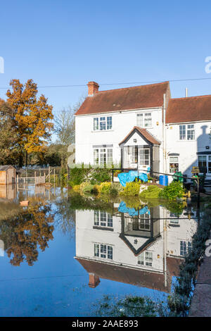 A cottage surrounded by floodwater from the River Severn in Gabb Lane near the Severn Vale village of Apperley, Gloucestershire UK on 18/11/2019 Stock Photo