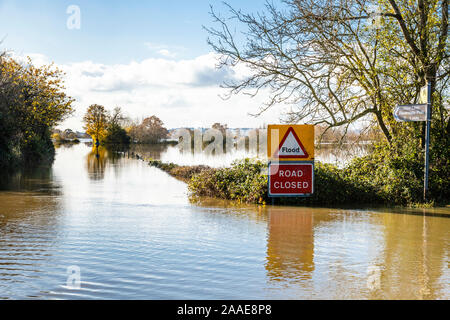 Wainlode Lane junction with the B4213 closed due to flooding by the River Severn nr the Severn Vale village of Apperley, Gloucestershire UK 18/11/2019 Stock Photo