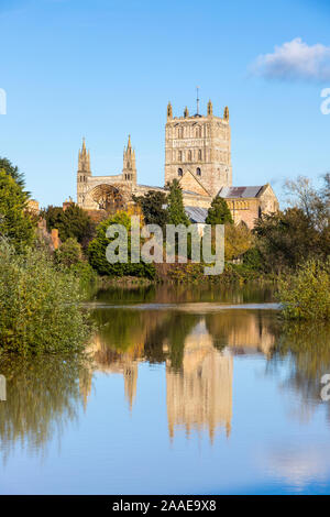 Tewkesbury Abbey reflected in floodwater on 18/11/2019. Tewkesbury, Severn Vale, Gloucestershire UK Stock Photo