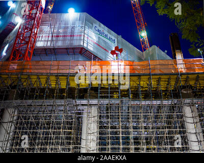 RAFFLES PLACE, SINGAPORE - 29 MAR 2019 - Construction workers ...