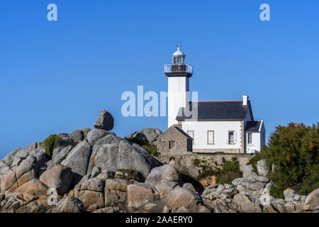 Phare de Pontusval lighthouse at the Pointe de Beg-Pol, Brignogan-Plages, Finistère, Brittany, France Stock Photo