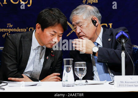 Tokyo, Japan, 21st Nov 2019. (L to R) Shinji Oguma Secretary-general of All-Party Parliamentary Group to Discuss the Future of Capital Punishment in Japan and Kazunori Saito Vice-president of the Japan Federation of Bar Associations, speak during a news conference at the Foreign Correspondents& Club of Japan on November 21, 2019, Tokyo, Japan. Oguma, Saito, and Mario Marazziti came to the Club to talk about their efforts to abolish the death penalty in Japan in 2020; the year of the 2020 Tokyo Olympic and Paralympic Games. Credit: Aflo Co. Ltd./Alamy Live News Stock Photo