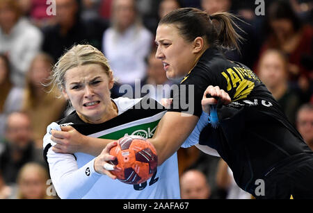 Stuttgart, Germany. 21st Nov, 2019. Handball, women: international, Germany - Montenegro: Germany's Shenia Minevskaja (l) plays against Montenegro's Djurdjina Jaukovic. Credit: Thomas Kienzle/dpa/Alamy Live News Stock Photo