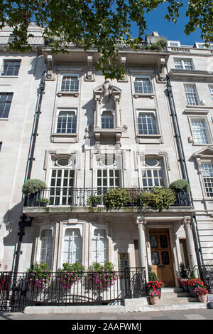 Townhouse Cavendish Square built in Edwardian Baroque style, Marylebone, City Of Westminster London W1 Stock Photo