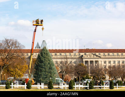 Putting the star on the Christmas tree in the Ellipse in front of the White House in Washington, DC Stock Photo