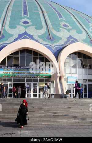 Chorsu bazaar in the old Silk Road trading route city of ...