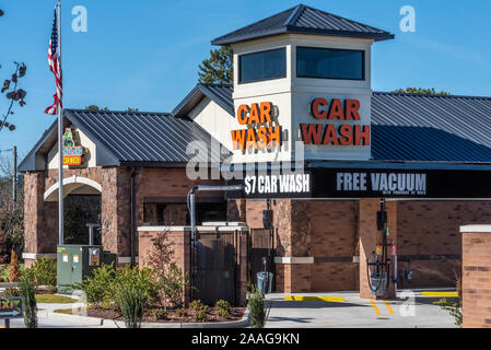 Dinoland Car Wash, an automated brushless car wash with self service free car vacuums in Snellville, Georgia. (USA) Stock Photo